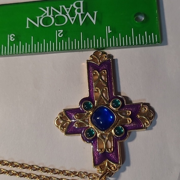 Women's Avon Cross with Chain NWOT - Picture 9 of 10